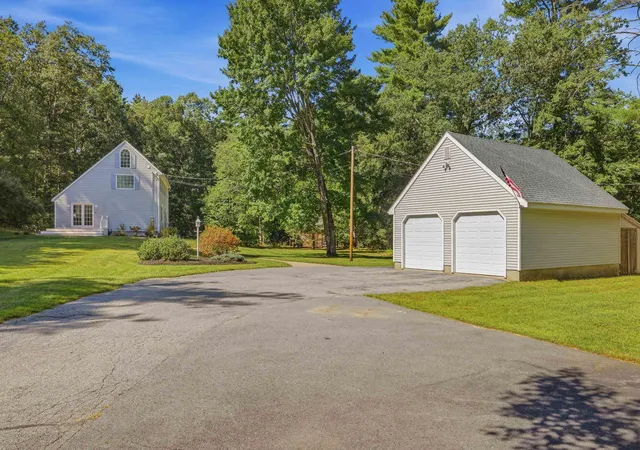 Photo 3 of Single family home for sale at 8 Brookhaven Rd, Kingston, NH 03848 | MLS# 5112479 | Listing updated on 2026-10-14