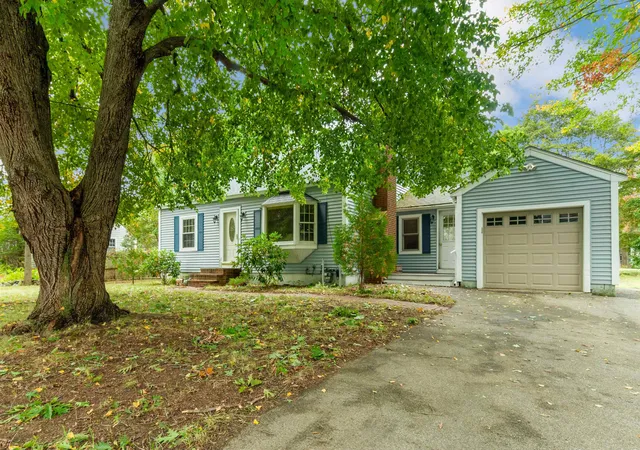 Photo 1 of Single family home for sale at 84 Locke Rd, Hampton, NH 03842 | MLS# 5112494 | Listing updated on 2026-10-08