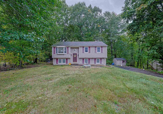 Photo 2 of Single family home for sale at 4 Spinnaker Dr, Derry, NH 03038 | MLS# 5112580 | Listing updated on 2026-10-06