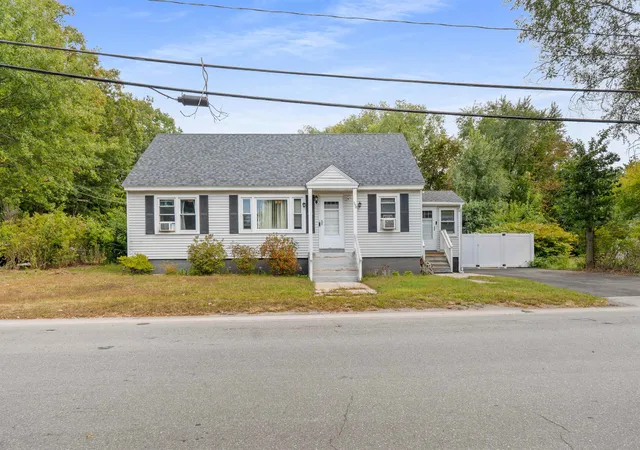 Photo 1 of Single family home for sale at 238 S Lincoln St, Manchester, NH 03103 | MLS# 5112602 | Listing updated on 2026-10-22