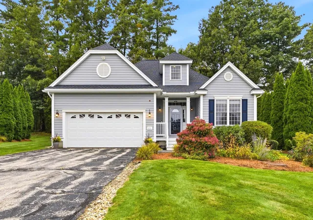 Photo 2 of Single family home for sale at 43 Sawgrass Cir, Londonderry, NH 03053 | MLS# 5112637 | Listing updated on 2026-10-18