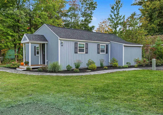 Photo 1 of Single family home for sale at 601 Collettes Grv Rd, Derry, NH 03038 | MLS# 5112703 | Listing updated on 2026-10-07