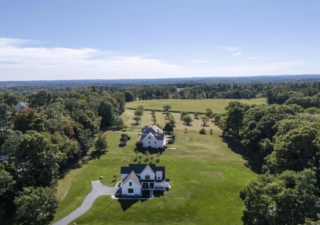 Photo 1 of Single family home for sale at 4 Ray Emma Dr Rd, Epping, NH 03042 | MLS# 5112720 | Listing updated on 2026-10-12