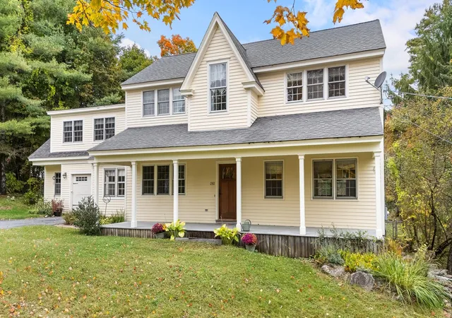 Photo 2 of Single family home for sale at 292 S Pleasant St, New London, NH 03257 | MLS# 5112802 | Listing updated on 2026-10-08