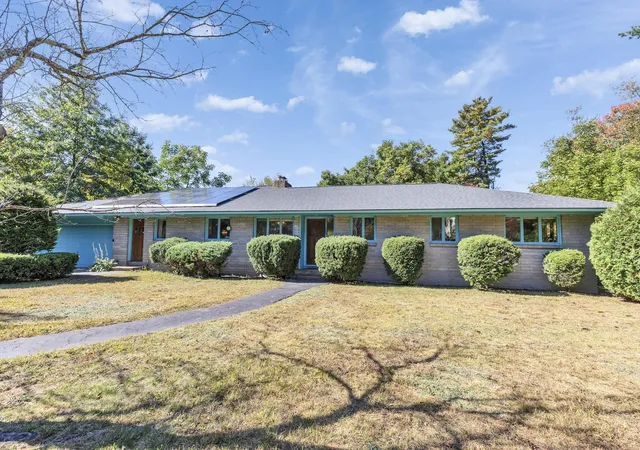 Photo 1 of Single family home for sale at 988 Mammoth Rd, Manchester, NH 03104 | MLS# 5112825 | Listing updated on 2026-10-15