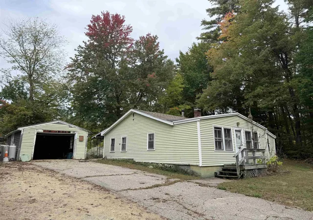 Photo 2 of Sale Pending at 573 Washington St, Barrington, NH 03825 | MLS# 5112871 | Listing updated on 2026-10-07