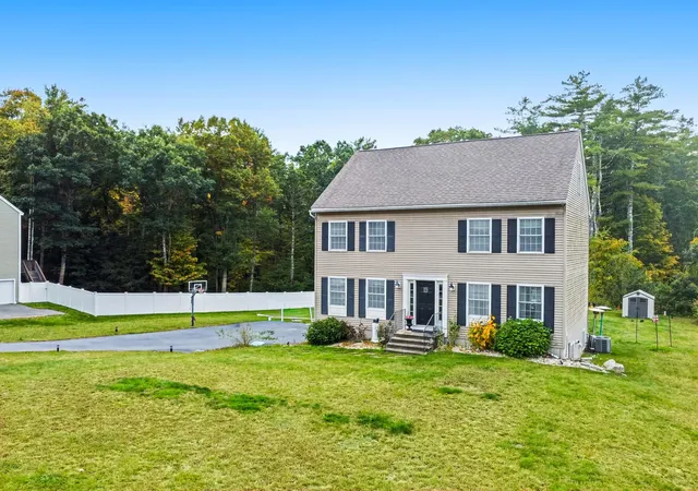 Photo 1 of Single family home for sale at 5 Middleridge Rd, Derry, NH 03038 | MLS# 5112915 | Listing updated on 2026-10-16