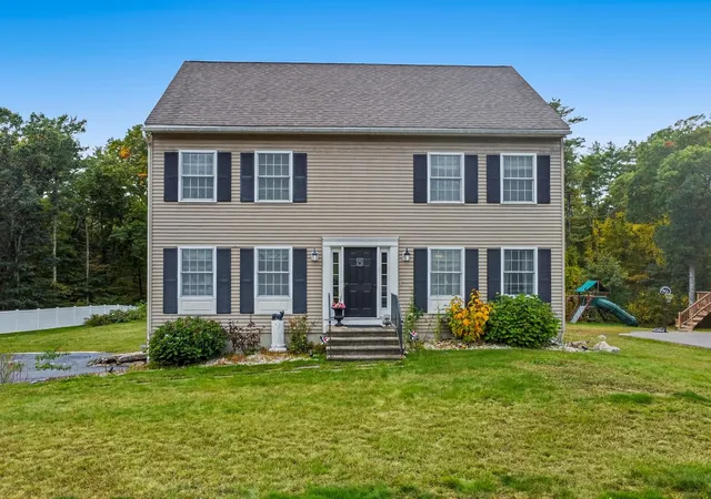 Photo 2 of Single family home for sale at 5 Middleridge Rd, Derry, NH 03038 | MLS# 5112915 | Listing updated on 2026-10-16