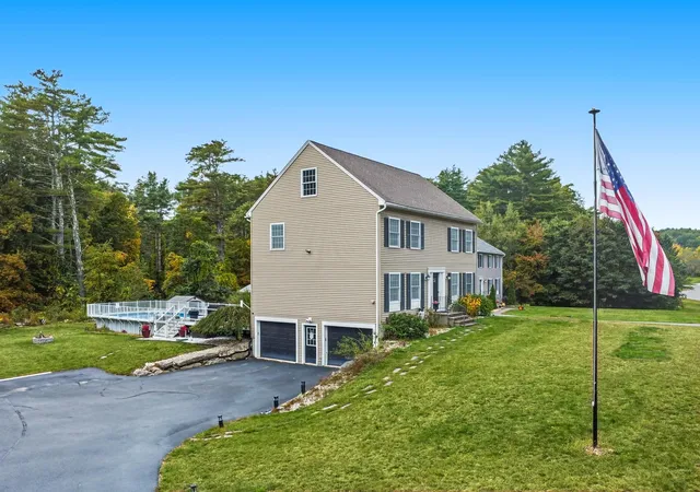 Photo 3 of Single family home for sale at 5 Middleridge Rd, Derry, NH 03038 | MLS# 5112915 | Listing updated on 2026-10-16