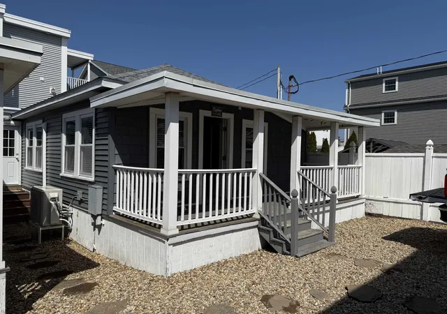 Photo 3 of Multi family home for sale at 7 Dover Ave, Hampton, NH 01830 | MLS# 5112917 | Listing updated on 2026-10-05