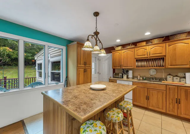 Photo 3 of Single family home for sale at 124 Haverhill Rd, Chester, NH 03036 | MLS# 5112964 | Listing updated on 2026-10-17