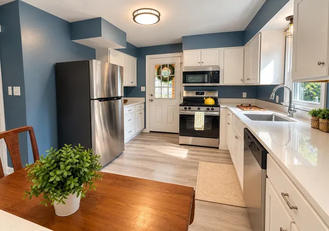 Photo 1 of Single family home for sale at 695 Calef Rd, Manchester, NH 03103 | MLS# 5112976 | Listing updated on 2026-10-20