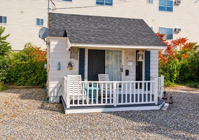 Photo 1 of Sale Pending at 17 Whitten St #3, Hampton, NH 03842 | MLS# 5112977 | Listing updated on 2026-10-13