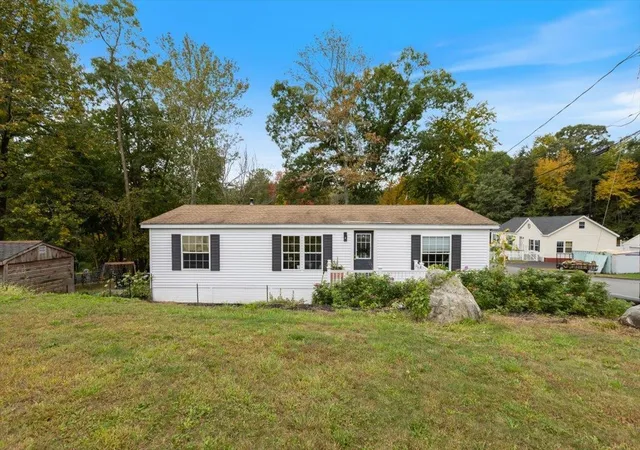 Photo 3 of Sale Pending at 4 Allard St, Exeter, NH 03833 | MLS# 5113014 | Listing updated on 2026-10-14