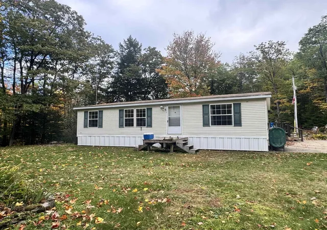 Photo 1 of Single family home for sale at 131 Upper Oxbow Rd, New Hampton, NH 03256 | MLS# 5113043 | Listing updated on 2026-10-06