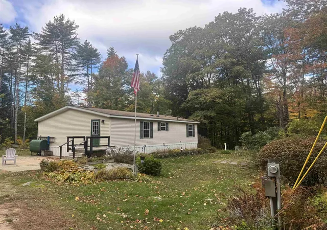 Photo 2 of Single family home for sale at 131 Upper Oxbow Rd, New Hampton, NH 03256 | MLS# 5113043 | Listing updated on 2026-10-06
