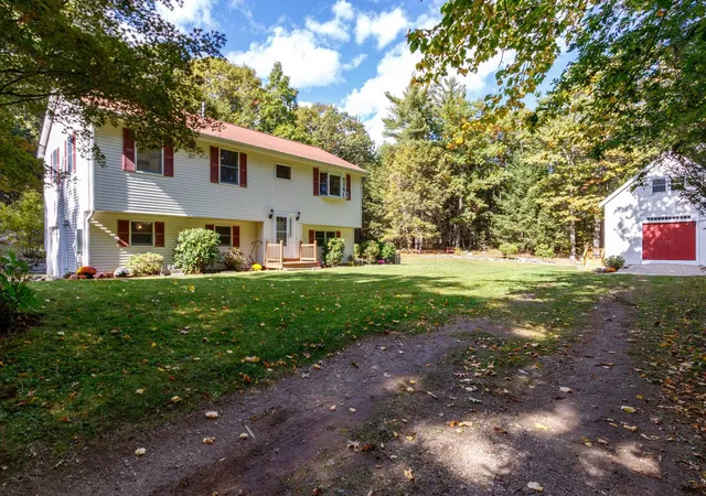 Photo 2 of Single family home for sale at 269 High St, Candia, NH 03034 | MLS# 5113046 | Listing updated on 2026-10-12