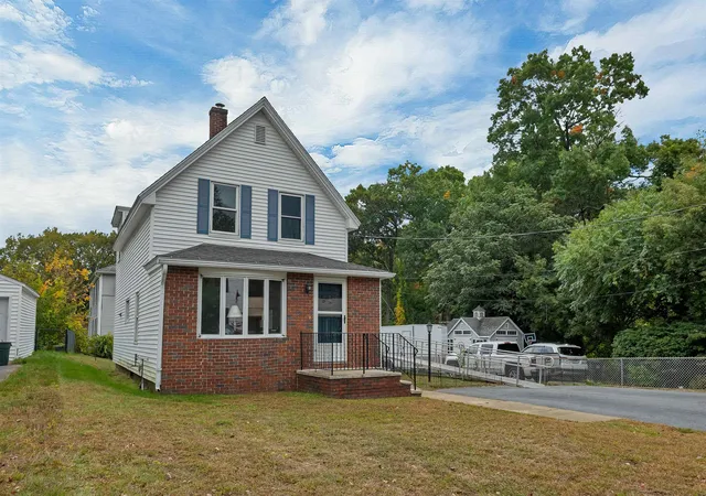 Photo 1 of Single family home for sale at 125 Thornton St, Manchester, NH 03102 | MLS# 5113086 | Listing updated on 2026-10-14