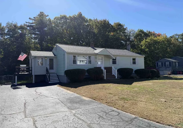 Photo 1 of Single family home for sale at 11 Royal Cir, Salem, NH 03079 | MLS# 5113111 | Listing updated on 2026-10-26