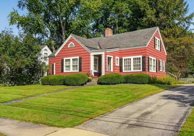 Photo 2 of Single family home for sale at 124 Bellevue Ave, Rutland, VT 05701 | MLS# 5113131 | Listing updated on 2026-10-07