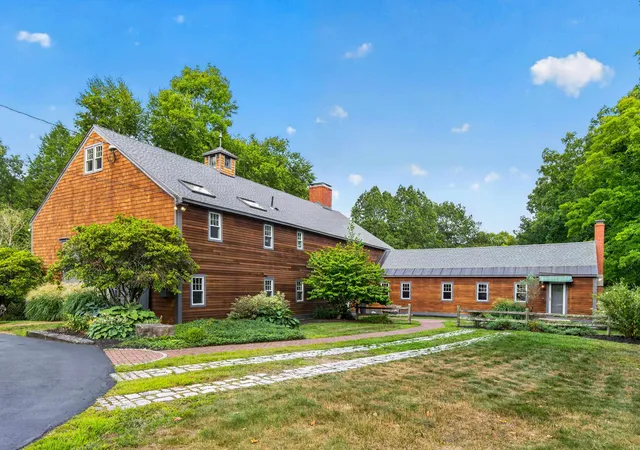 Photo 3 of Mansion for sale at 17 Newfields Rd, Exeter, NH 03833 | MLS# 5113178 | Listing updated on 2026-10-29