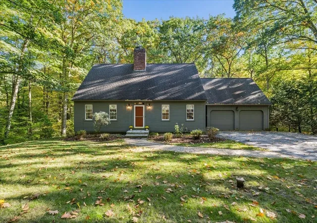 Photo 1 of Single family home for sale at 33 Ledgewood Rd, Bedford, NH 03110 | MLS# 5113246 | Listing updated on 2026-10-23