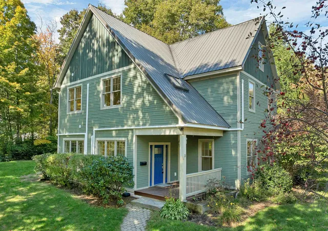 Photo 1 of Single family home for sale at 3 Kensington Rd, Concord, NH 03301 | MLS# 5113289 | Listing updated on 2026-10-15