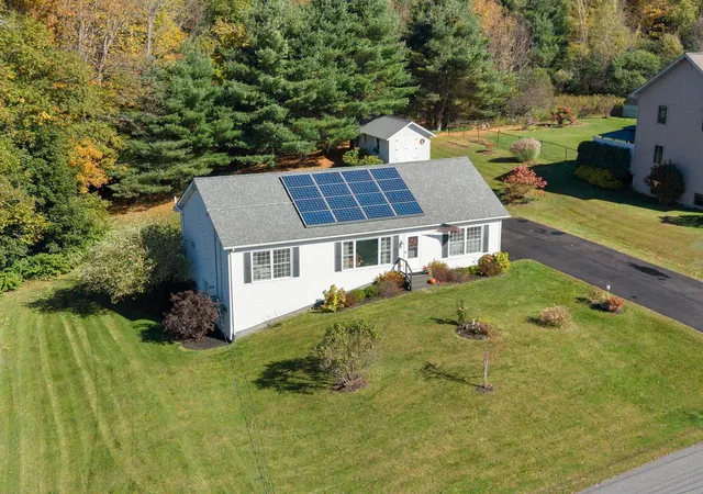 Photo 1 of Single family home for sale at 76 Onward St, Barre, VT 05641 | MLS# 5113292 | Listing updated on 2026-10-19
