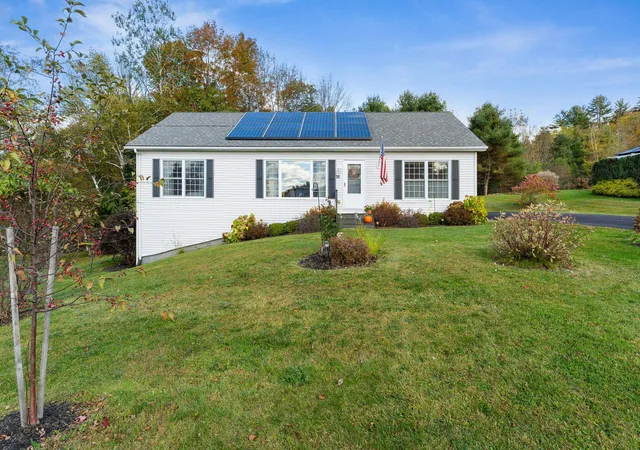 Photo 2 of Single family home for sale at 76 Onward St, Barre, VT 05641 | MLS# 5113292 | Listing updated on 2026-10-19