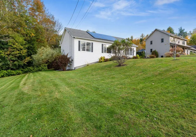 Photo 3 of Single family home for sale at 76 Onward St, Barre, VT 05641 | MLS# 5113292 | Listing updated on 2026-10-19