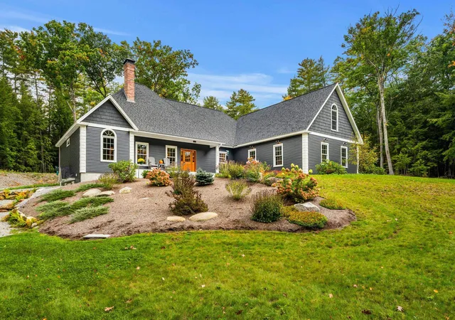 Single family home for sale at 206 Bennett Rd, Henniker, NH 03242 | MLS# 5113293
