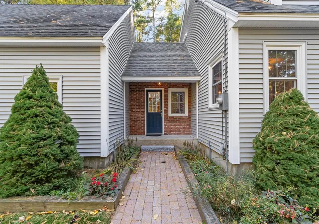 Photo 3 of Sale Pending at 94 Bunker Hl Rd, Auburn, NH 03032 | MLS# 5113294 | Listing updated on 2026-10-12
