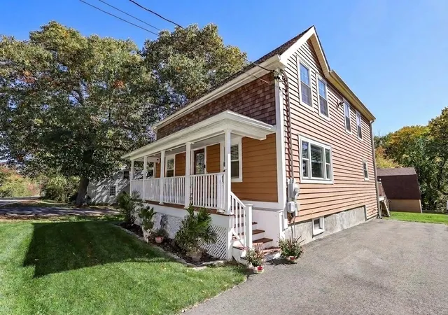Single family home for sale at 11 Ash St, Londonderry, NH 03053 | MLS# 5113302