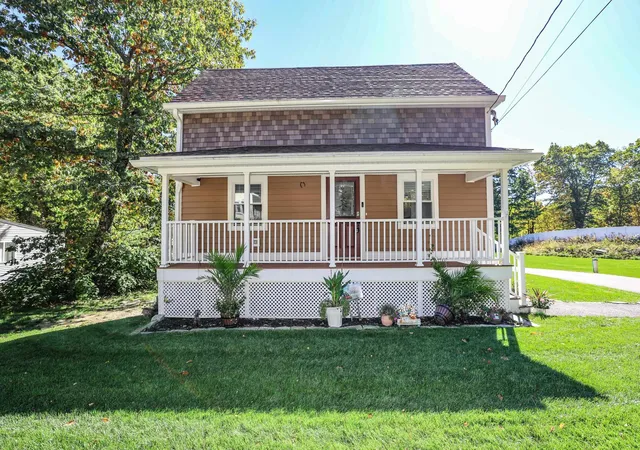 Photo 2 of Single family home for sale at 11 Ash St, Londonderry, NH 03053 | MLS# 5113302 | Listing updated on 2026-10-14
