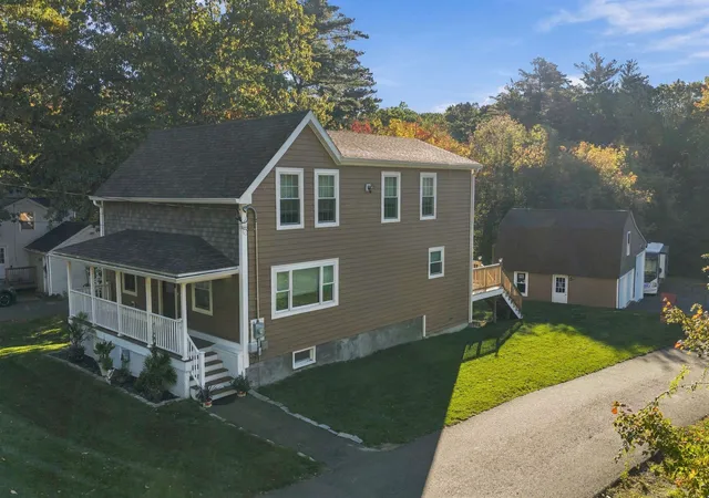 Photo 3 of Single family home for sale at 11 Ash St, Londonderry, NH 03053 | MLS# 5113302 | Listing updated on 2026-10-14