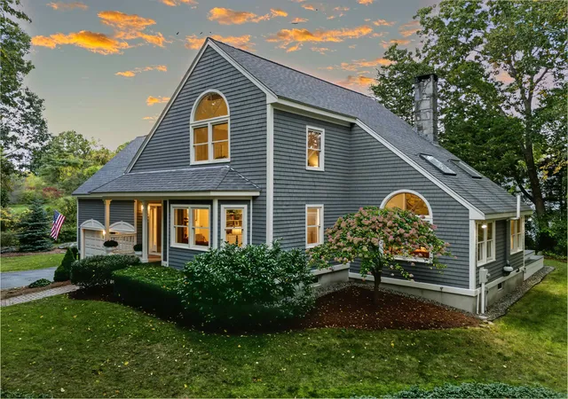 Photo 1 of Single family home for sale at 4 Captains Way, Exeter, NH 03833 | MLS# 5113312 | Listing updated on 2026-10-15