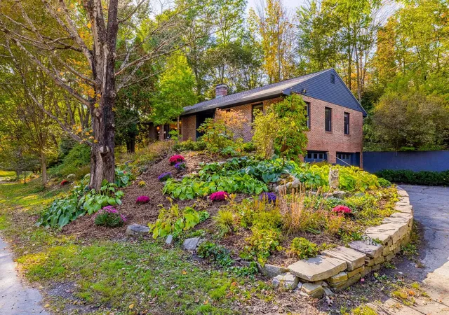 Single family home for sale at 15 Currier Pl, Hanover, NH 03755 | MLS# 5113375