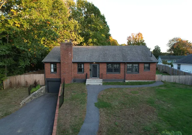 Photo 1 of Single family home for sale at 2 Melbourne St, Portsmouth, NH 03801 | MLS# 5113380 | Listing updated on 2026-10-13
