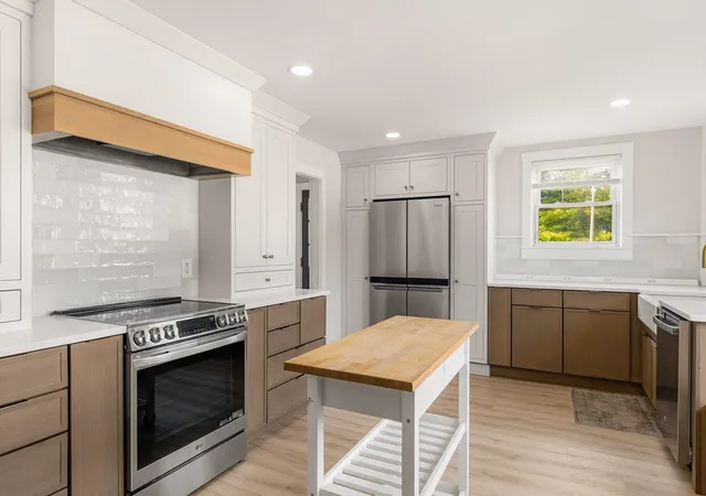 Photo 2 of Single family home for sale at 2 Melbourne St, Portsmouth, NH 03801 | MLS# 5113380 | Listing updated on 2026-10-13