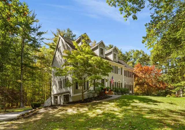 Photo 2 of Single family home for sale at 4 Rockrimmon Rd, North Hampton, NH 03862 | MLS# 5113420 | Listing updated on 2026-10-13