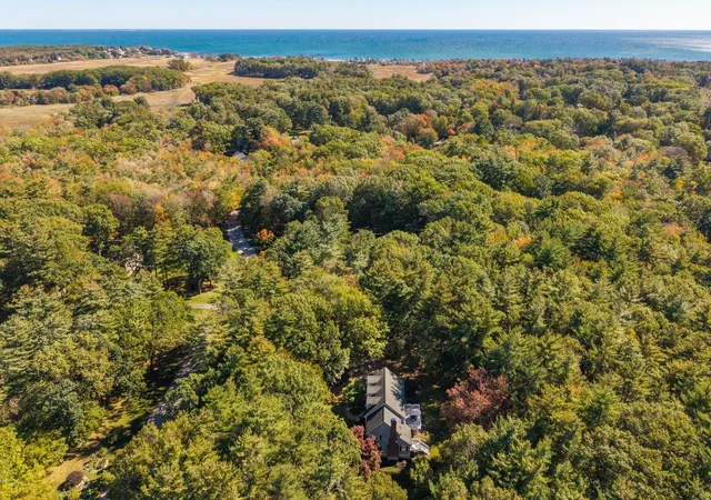 Photo 3 of Single family home for sale at 4 Rockrimmon Rd, North Hampton, NH 03862 | MLS# 5113420 | Listing updated on 2026-10-13