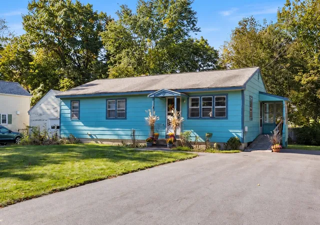 Photo 1 of Single family home for sale at 8a Wentworth St, Exeter, NH 03833 | MLS# 5113438 | Listing updated on 2026-10-12