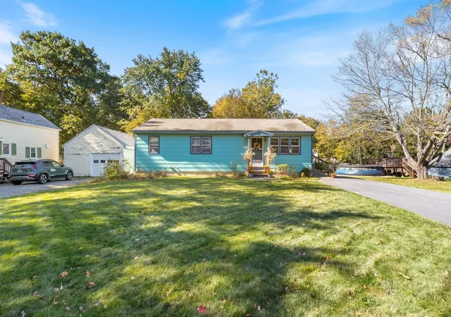 Photo 2 of Single family home for sale at 8a Wentworth St, Exeter, NH 03833 | MLS# 5113438 | Listing updated on 2026-10-12