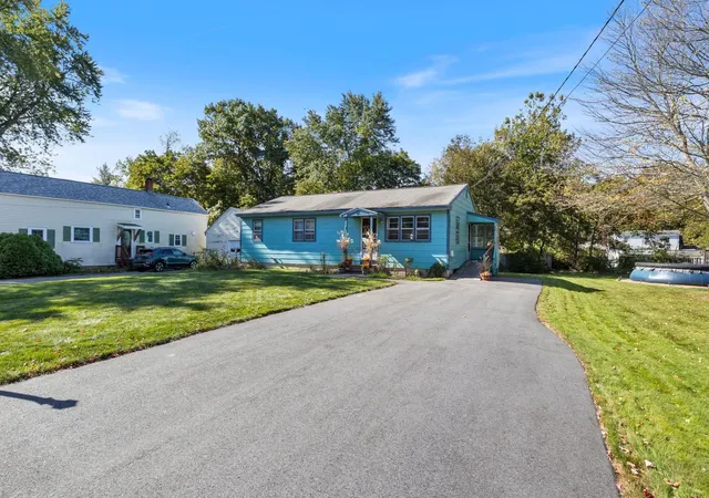 Photo 3 of Single family home for sale at 8a Wentworth St, Exeter, NH 03833 | MLS# 5113438 | Listing updated on 2026-10-12