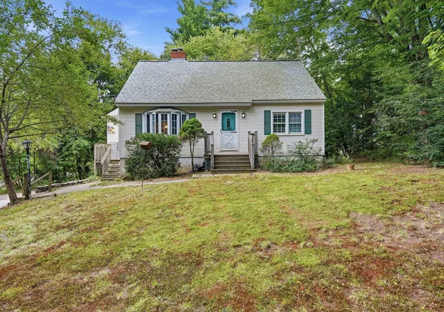 Photo 1 of Single family home for sale at 69 College Rd, Manchester, NH 03102 | MLS# 5113481 | Listing updated on 2026-10-20