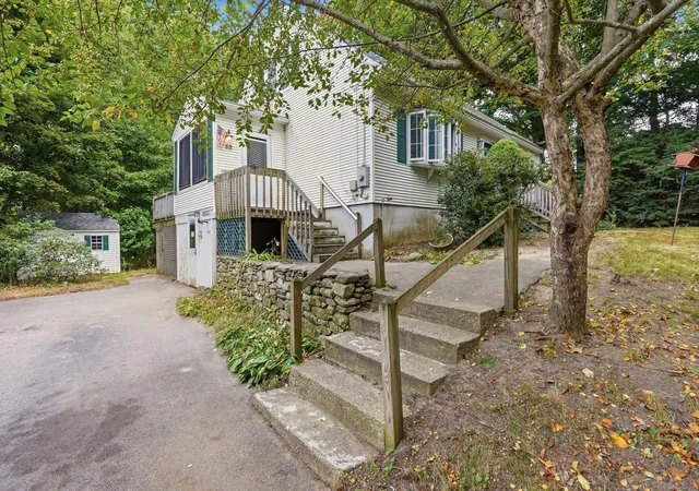 Photo 4 of Single family home for sale at 69 College Rd, Manchester, NH 03102 | MLS# 5113481 | Listing updated on 2026-10-20