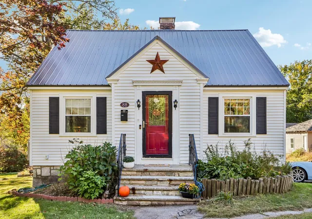 Photo 1 of Single family home for sale at 88 Broadway St, Pembroke, NH 03275 | MLS# 5113550 | Listing updated on 2026-10-18