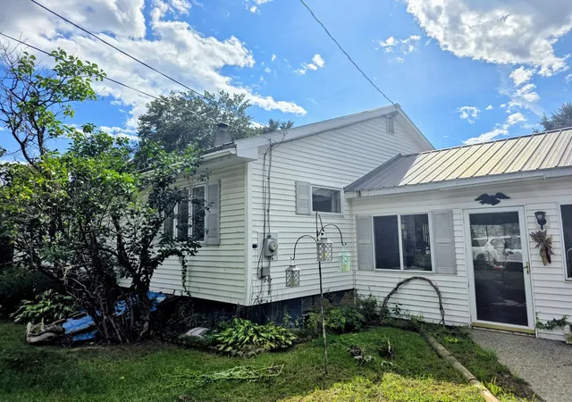 Photo 1 of Single family home for sale at 31 Pierce Rd, Hinsdale, NH 03451 | MLS# 5113565 | Listing updated on 2026-10-27