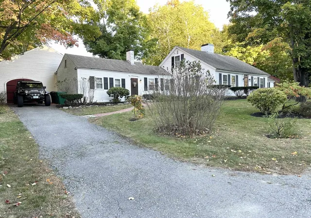 Photo 1 of Single family home for sale at 84 Main St, Hollis, NH 03049 | MLS# 5113573 | Listing updated on 2026-10-16
