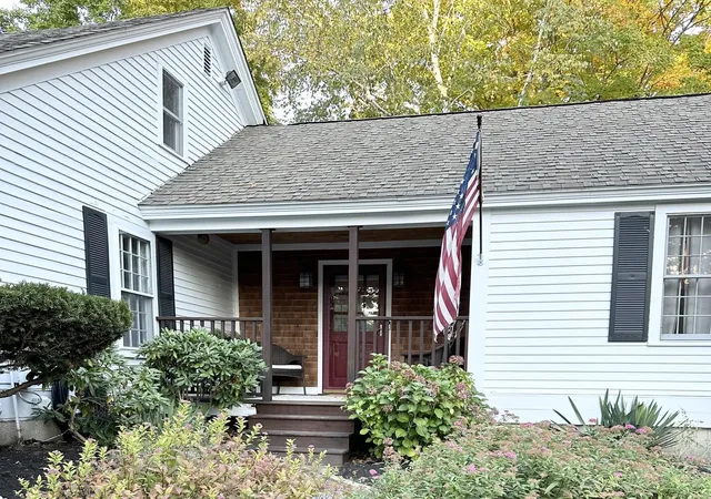 Photo 2 of Single family home for sale at 84 Main St, Hollis, NH 03049 | MLS# 5113573 | Listing updated on 2026-10-16